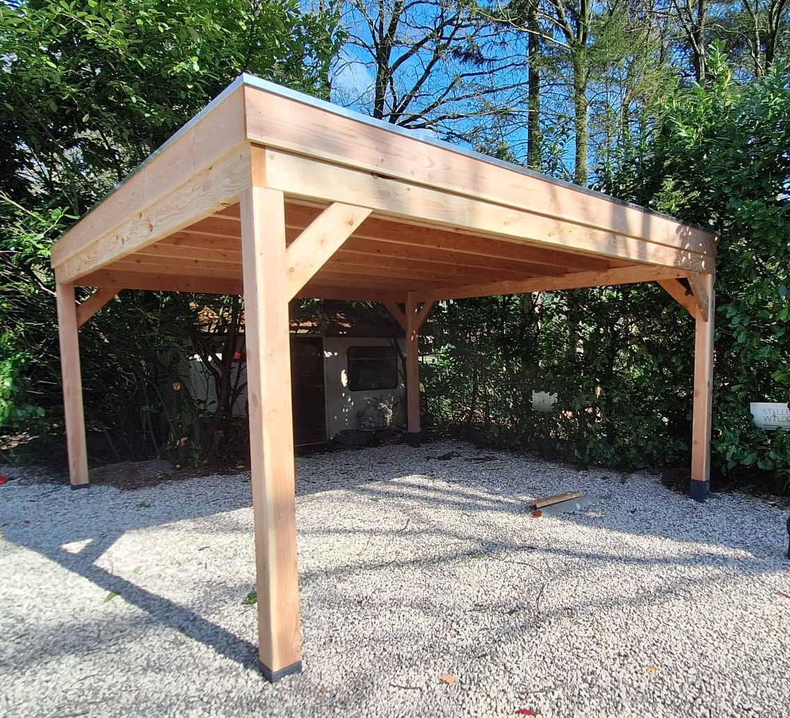 Carport in Douglas met ruimte voor één of meerdere voertuigen
