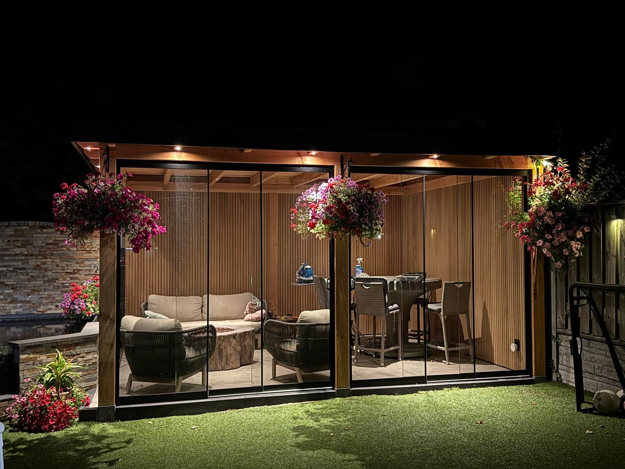 Tuinkamer met glazen schuifwanden